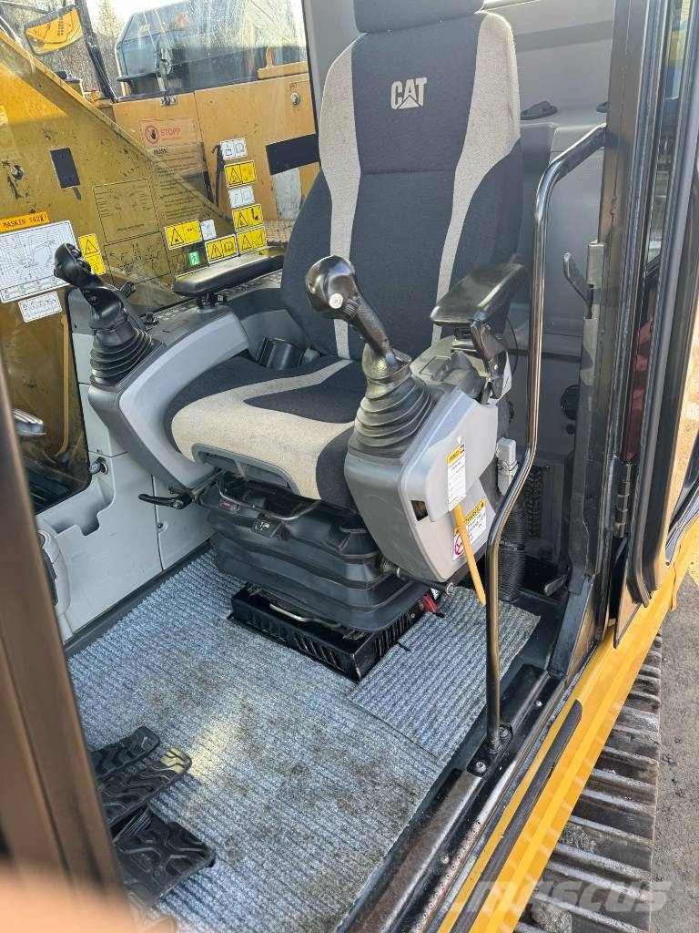 CAT 325 FL CR Beltegraver