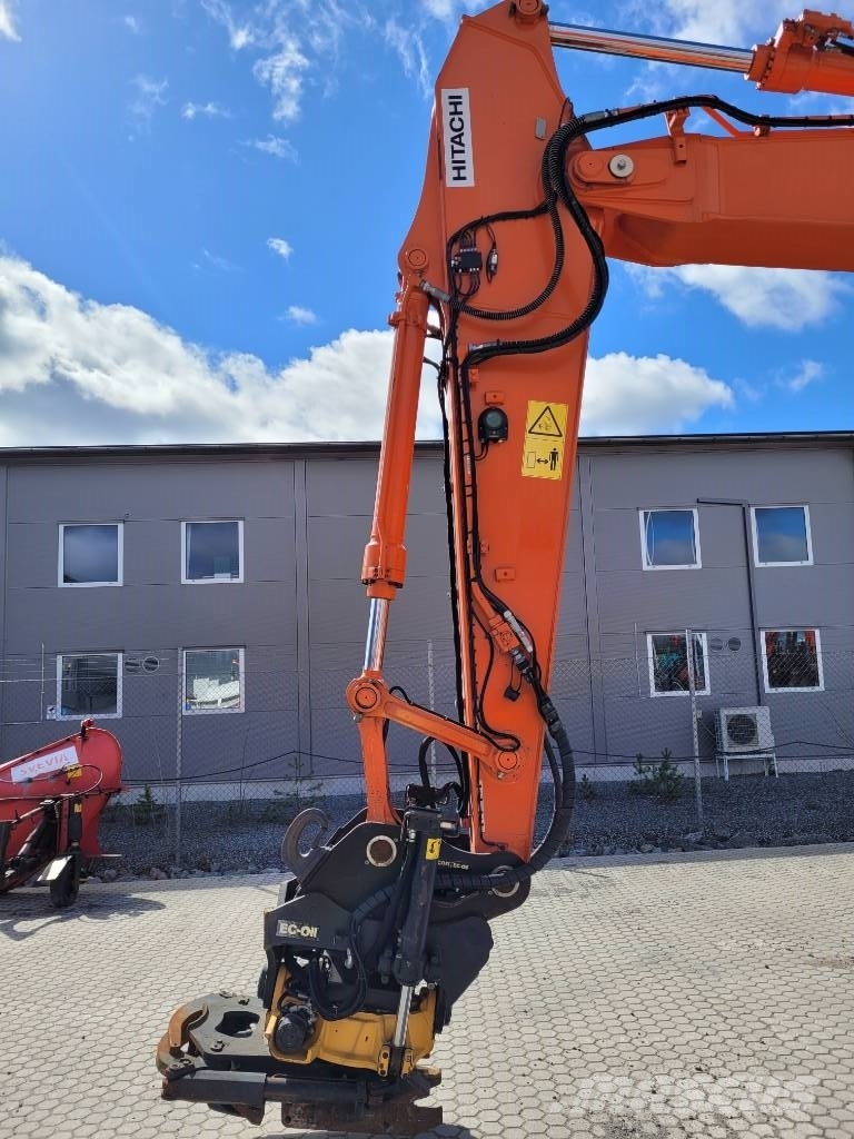 Hitachi ZX 225 US LC - 6 , Begagnad SÄLJES 履带挖掘机