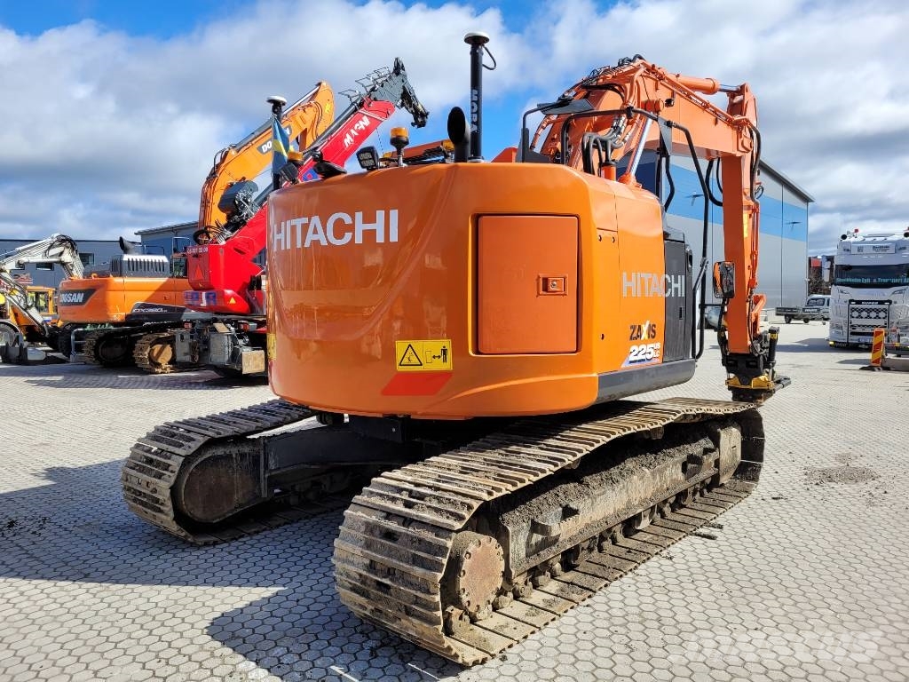 Hitachi ZX 225 US LC - 6 , Begagnad SÄLJES 履带挖掘机