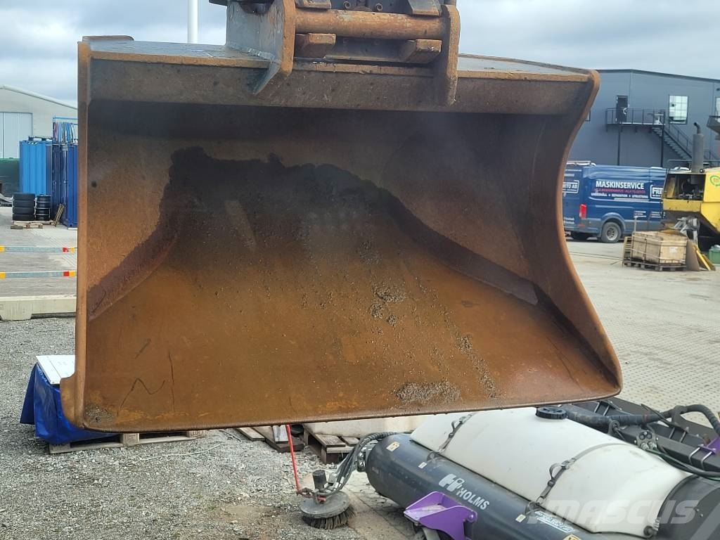 Hitachi ZX 225 US LC - 6 , Begagnad SÄLJES 履带挖掘机