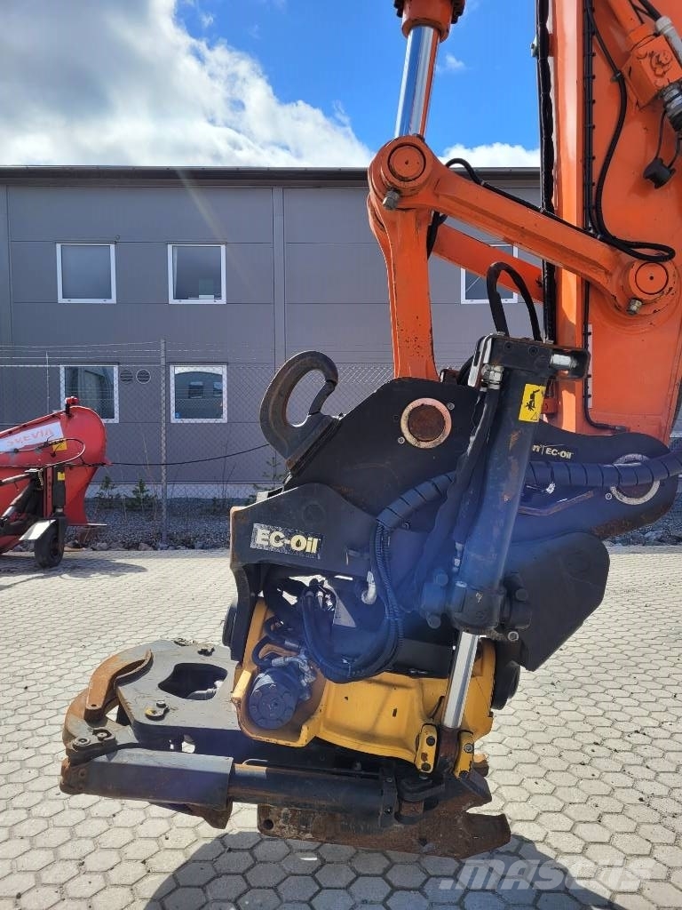 Hitachi ZX 225 US LC - 6 , Begagnad SÄLJES 履带挖掘机