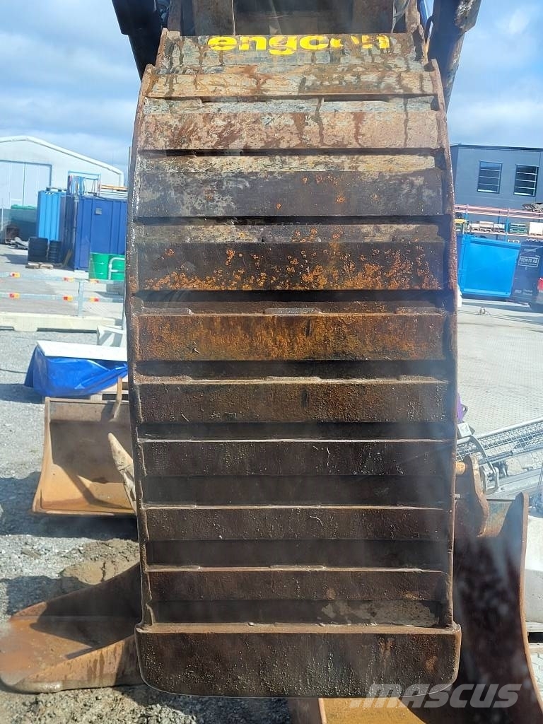 Hitachi ZX 225 US LC - 6 , Begagnad SÄLJES 履带挖掘机