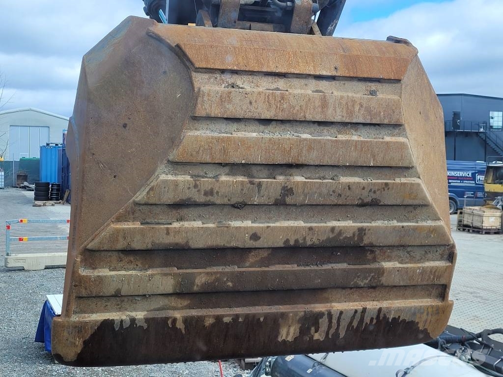 Hitachi ZX 225 US LC - 6 , Begagnad SÄLJES 履带挖掘机