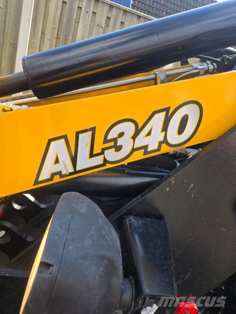 Gehl AL 340 لوادر بعجل