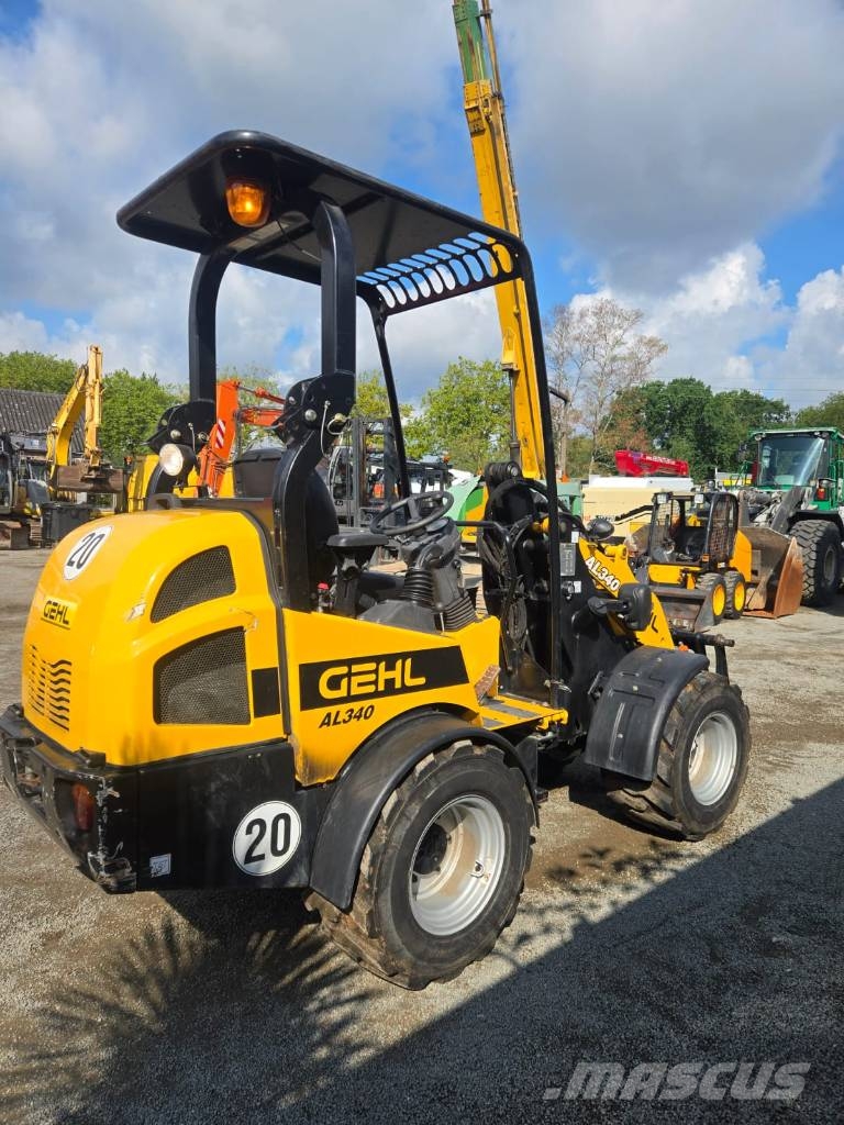 Gehl AL 340 لوادر بعجل