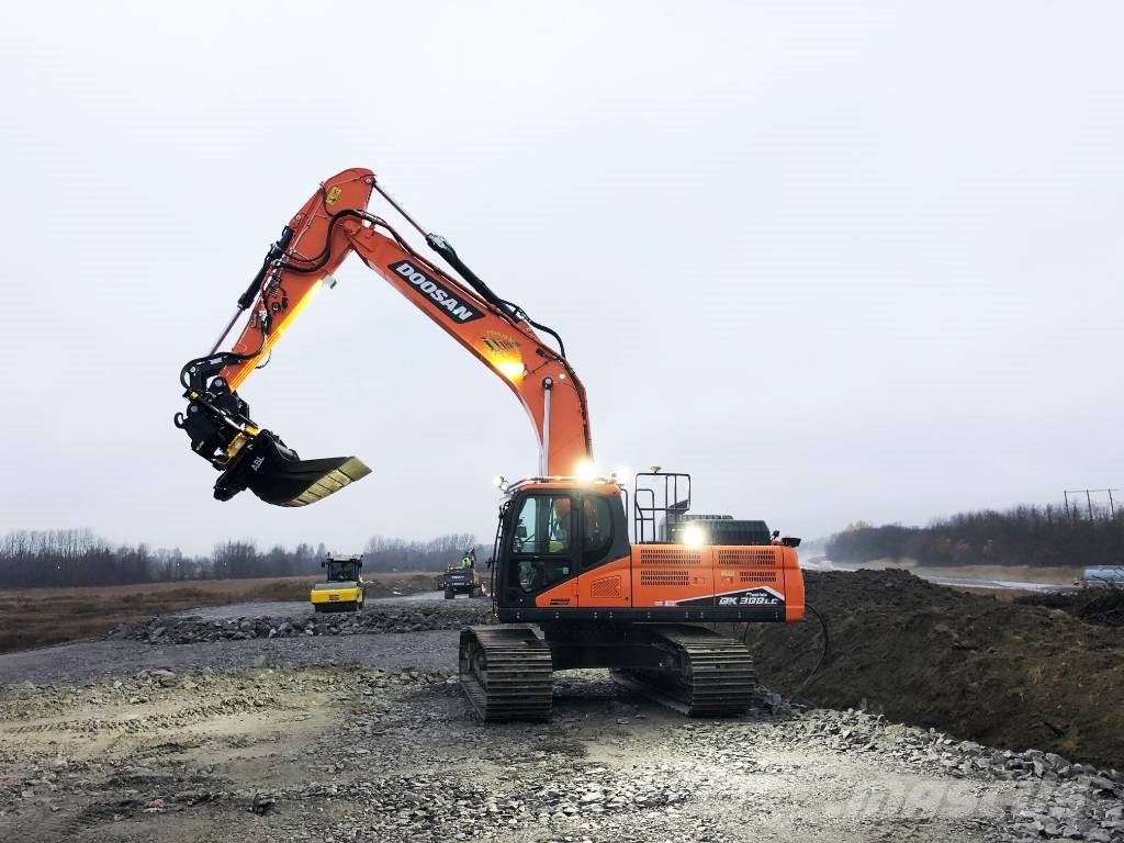Doosan Bandgrävare 31 ton - DOOSAN DX300LC-7 Gravemaskiner på larvebånd