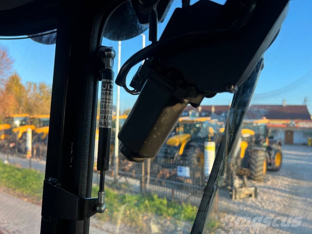 JCB FASTRAC 3230 XTRA Tractores