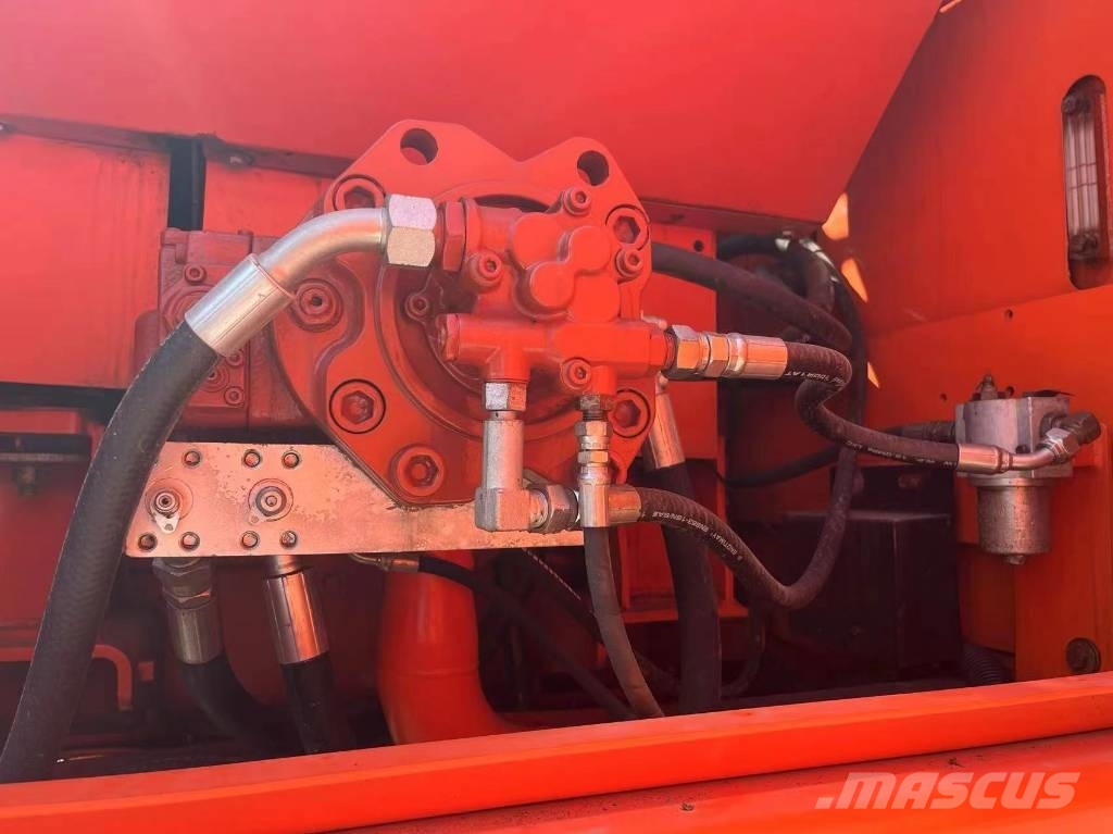 Doosan 300-7 Pásové rýpadlá
