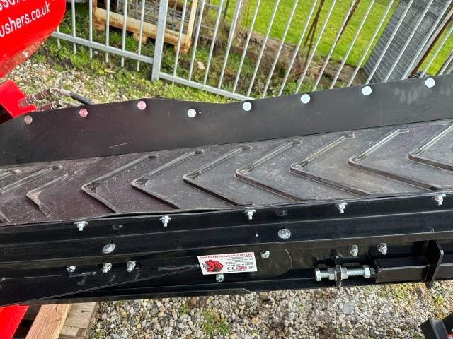 Red Rhino Typ 2000 mobile Brecheranlage 18.000 EUR Iseliikuvad purustid