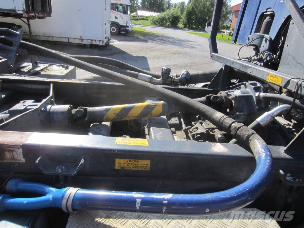 Scania P 114 LB Camiones con chasís y cabina