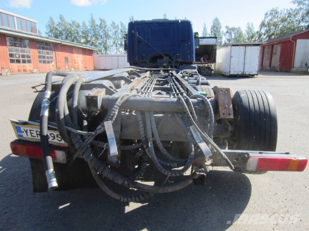 Scania P 114 LB Camiones con chasís y cabina