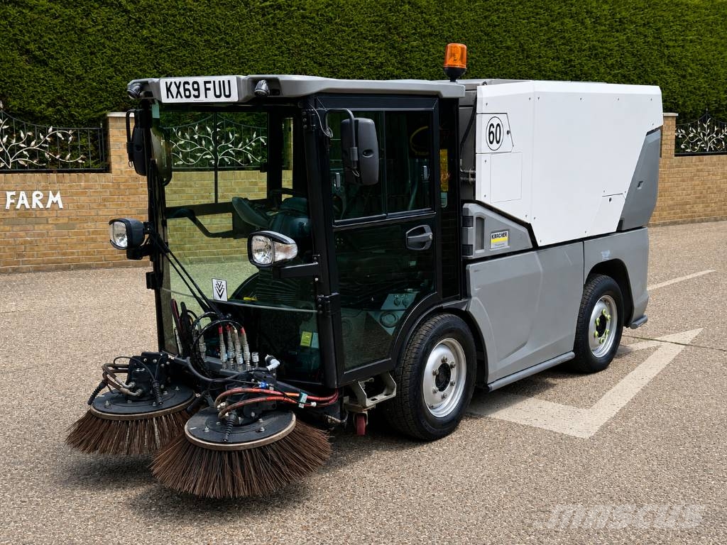 Kärcher MC250 6 TON ROAD SWEEPER Veegschrobmachines