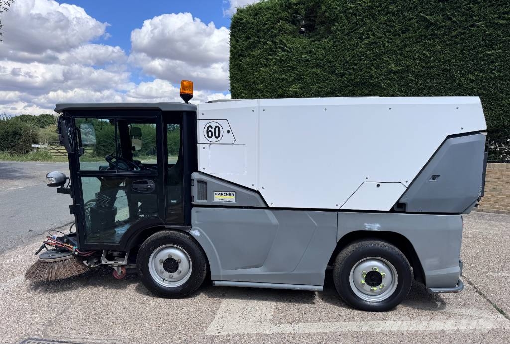 Kärcher MC250 6 TON ROAD SWEEPER Veegschrobmachines