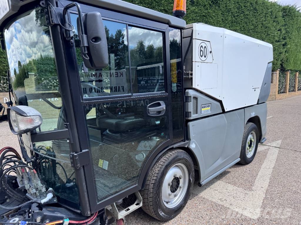 Kärcher MC250 6 TON ROAD SWEEPER Veegschrobmachines