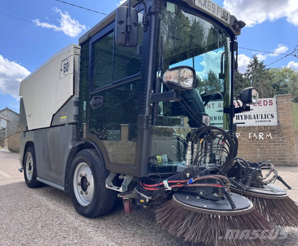 Kärcher MC250 6 TON ROAD SWEEPER Veegschrobmachines
