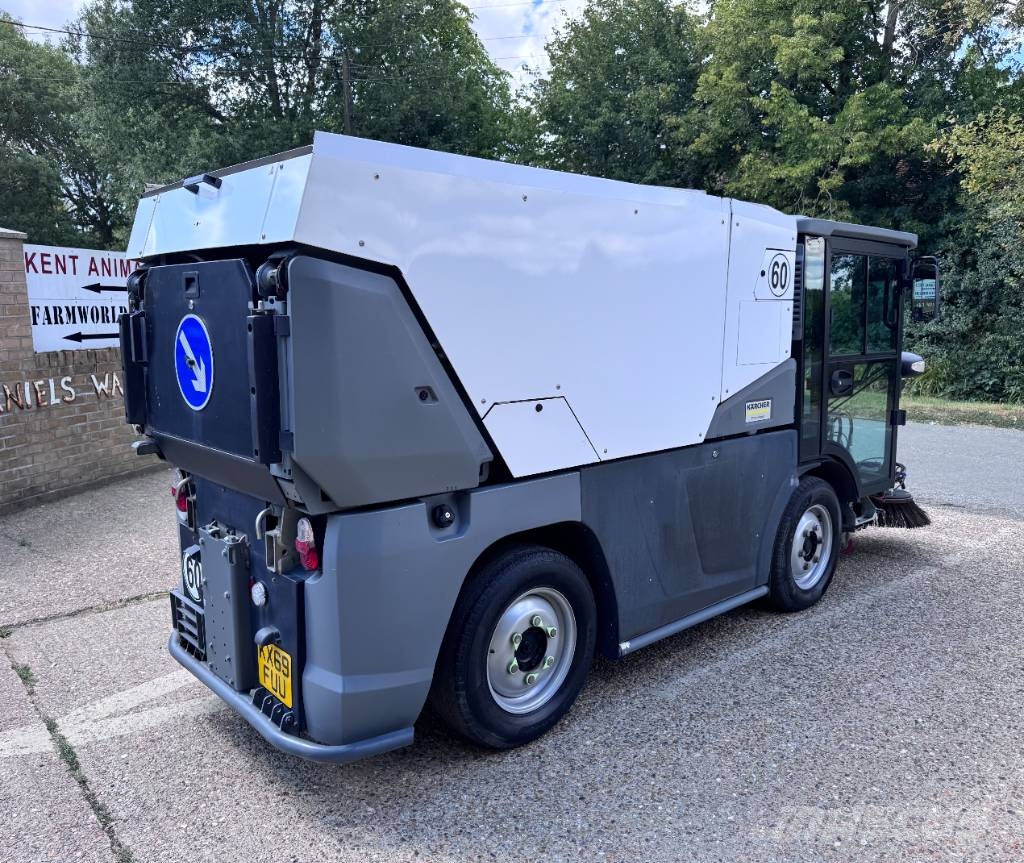 Kärcher MC250 6 TON ROAD SWEEPER Veegschrobmachines