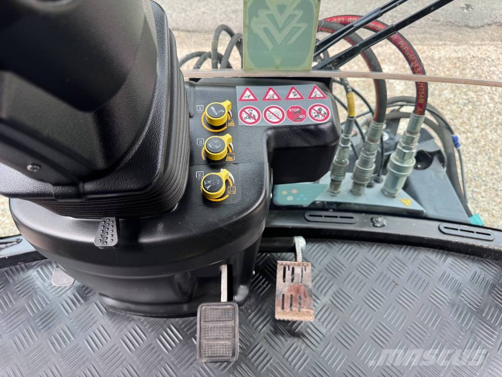 Kärcher MC250 6 TON ROAD SWEEPER Veegschrobmachines