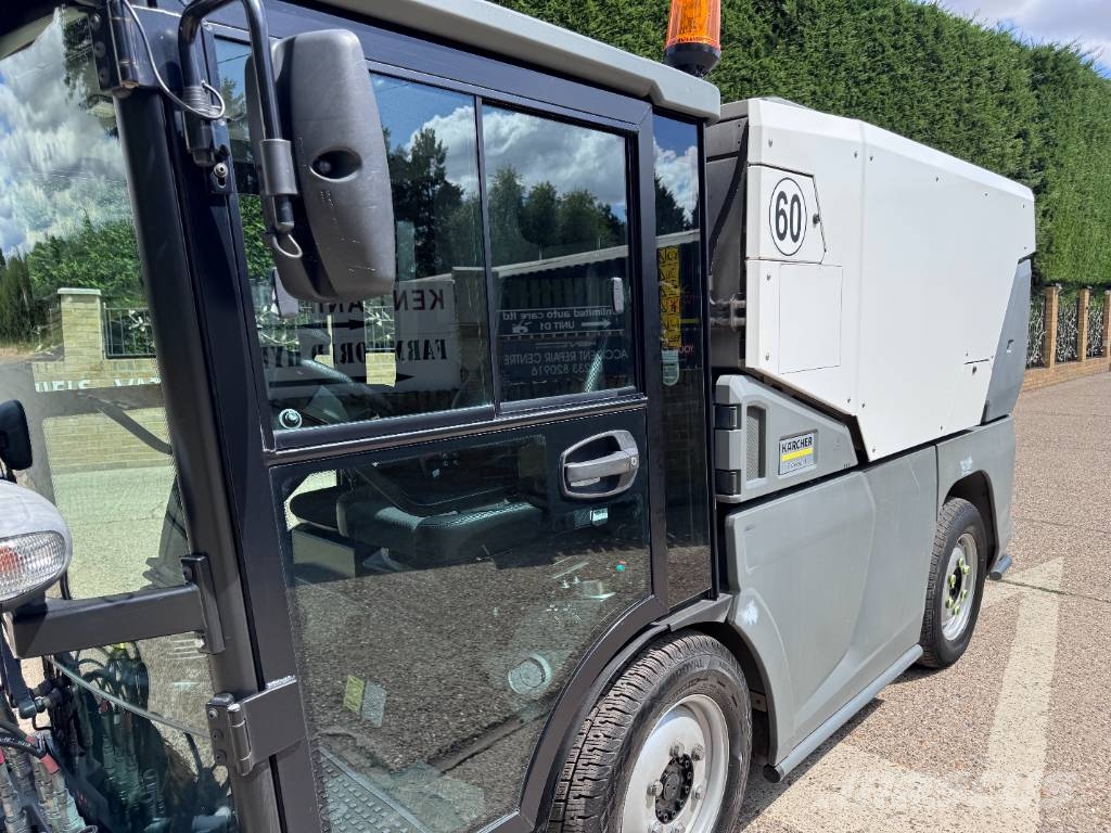 Kärcher MC250 6 TON ROAD SWEEPER Veegschrobmachines