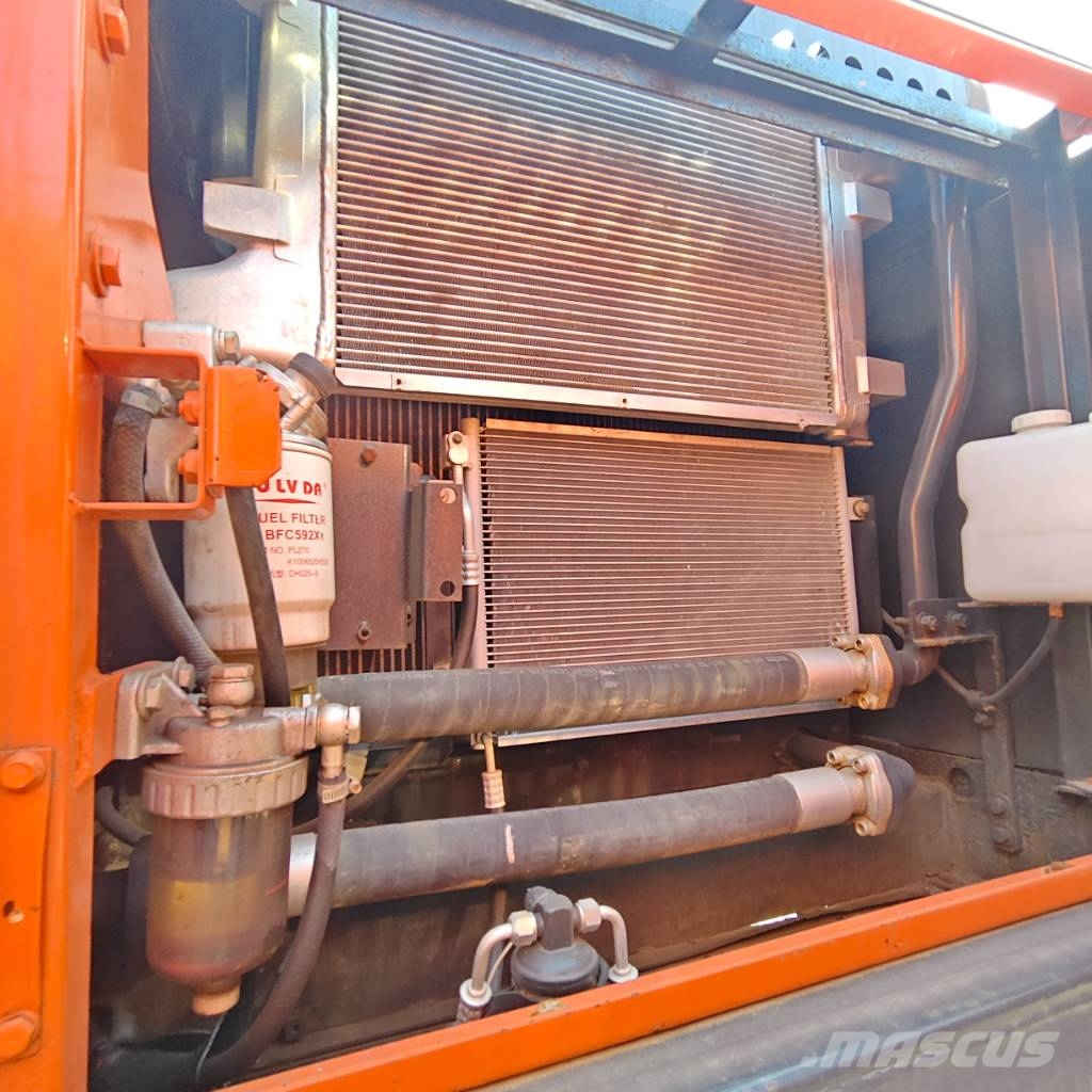 Doosan DX300LC-9C Гусеничні екскаватори
