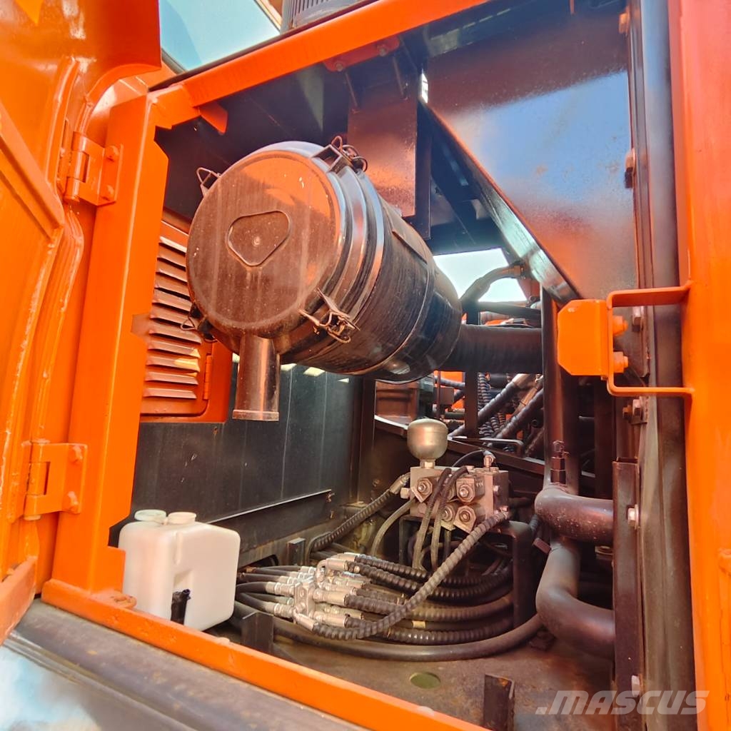 Doosan DX300LC-9C Гусеничні екскаватори