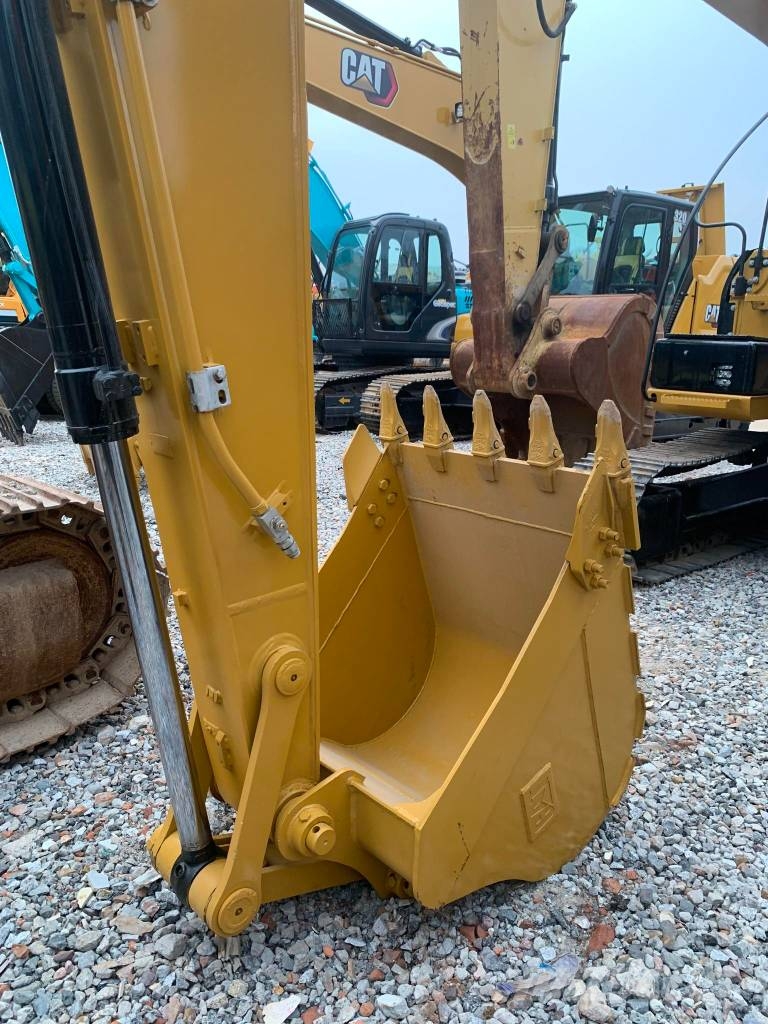 CAT 312 D2GC Vidutinės galios ekskavatoriai 7-12 t