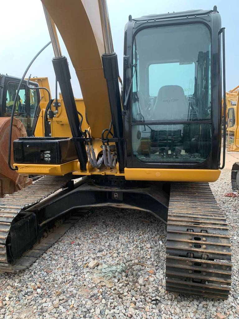 CAT 312 D2GC Vidutinės galios ekskavatoriai 7-12 t