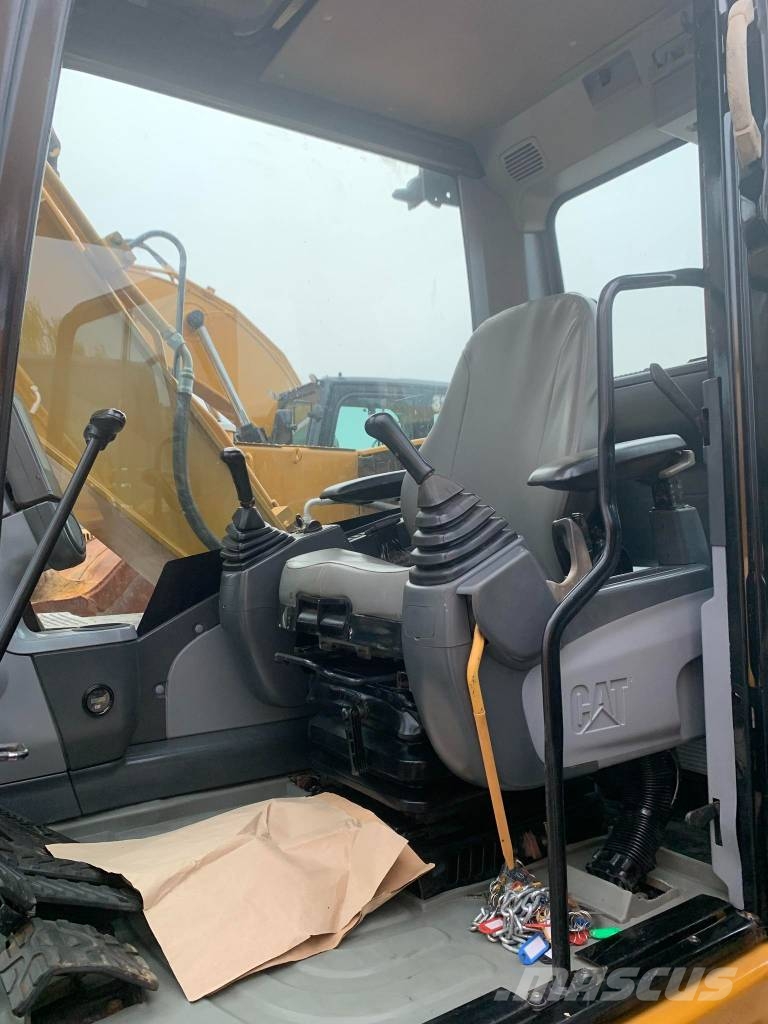 CAT 312 D2GC Vidutinės galios ekskavatoriai 7-12 t