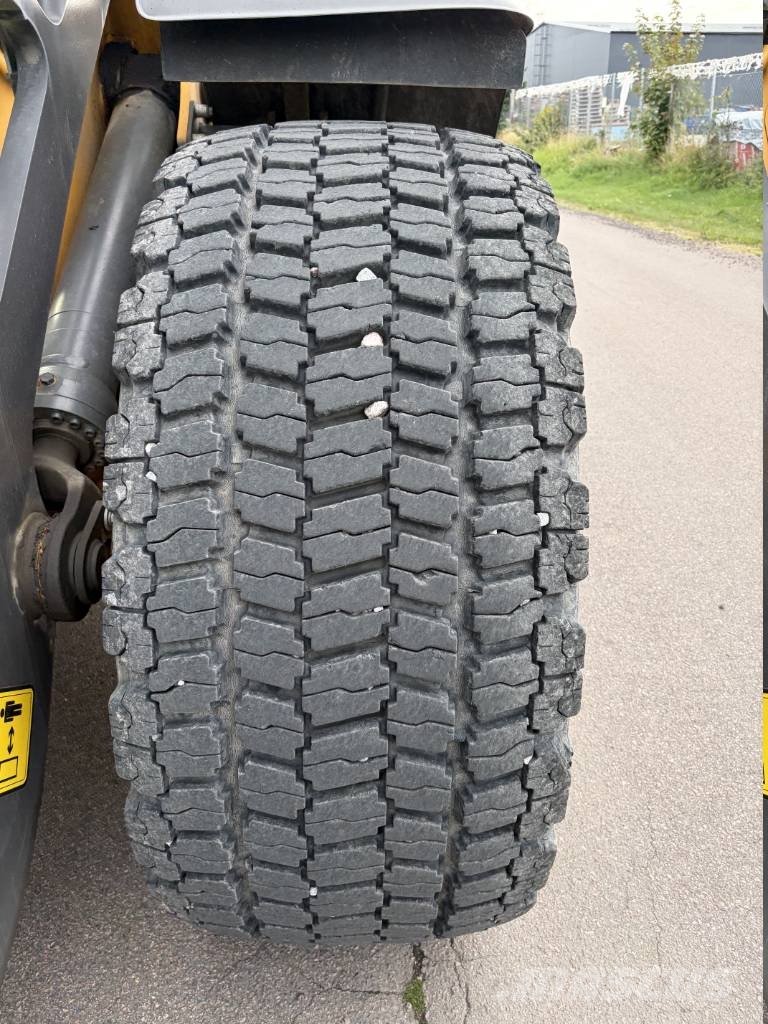 Volvo L 90 H لوادر بعجل