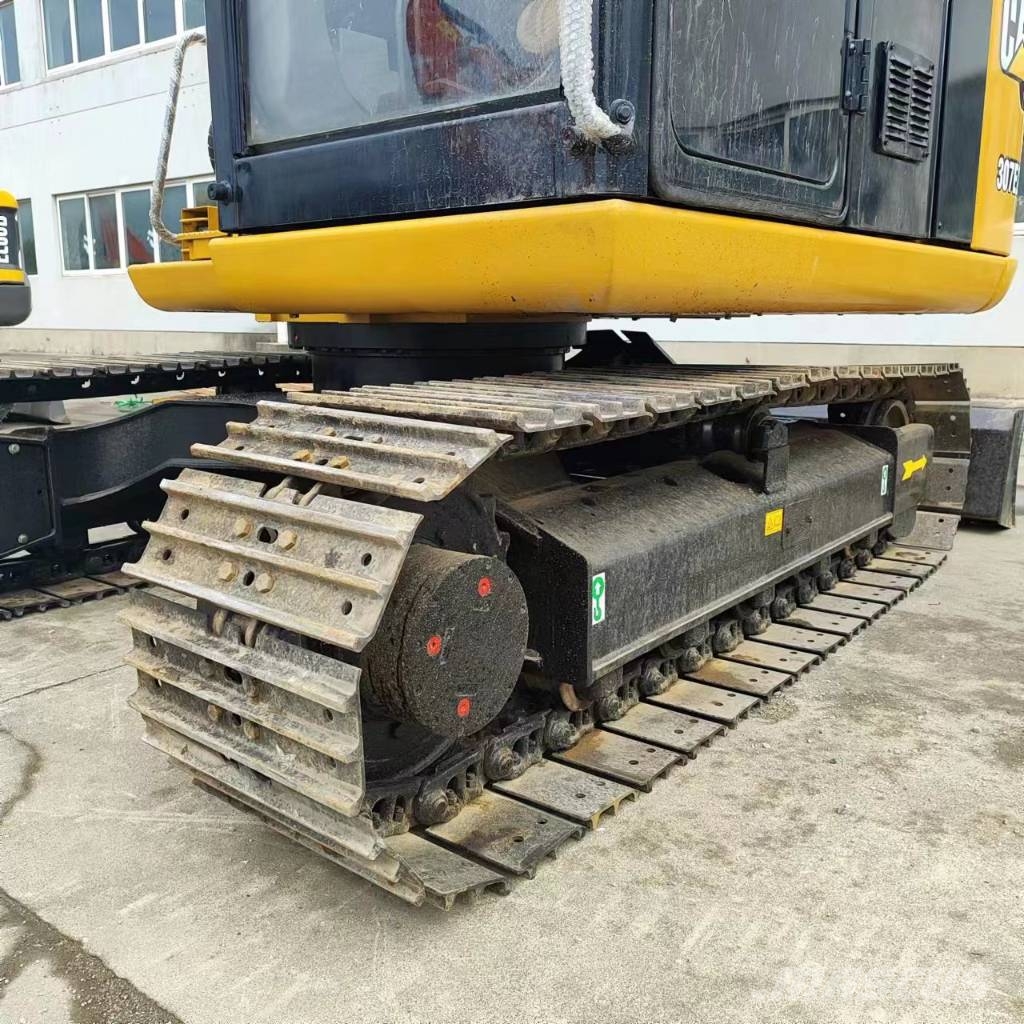 CAT 307E2 Pelle sur chenilles