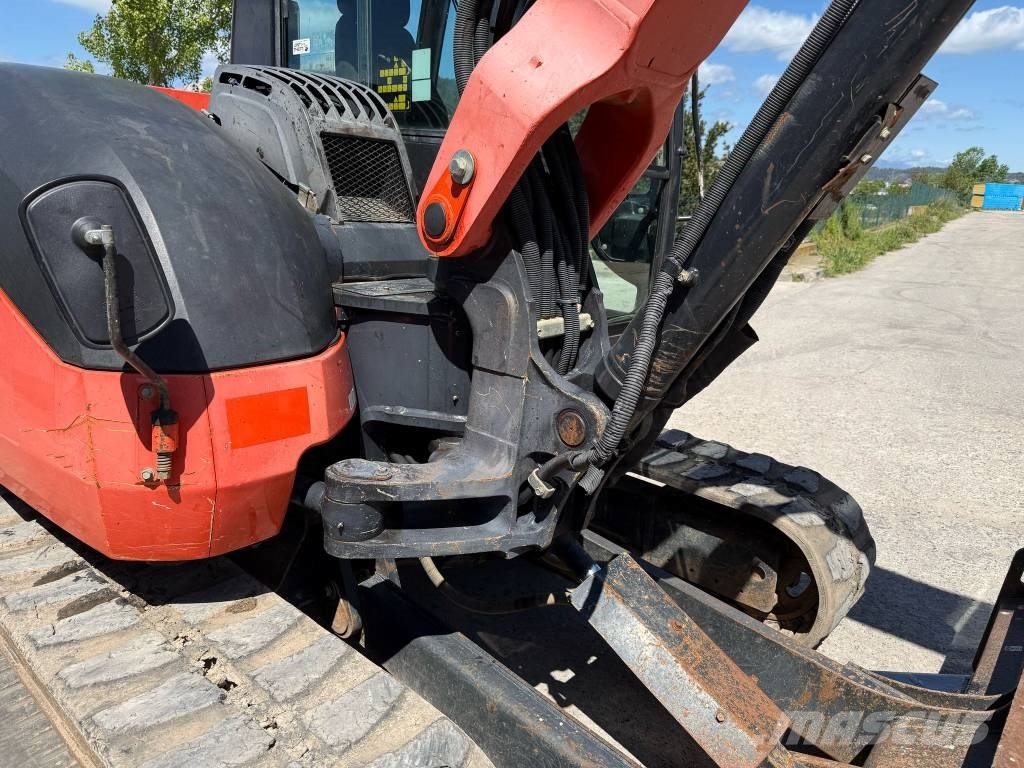 Kubota KX 080-4 中型挖掘机