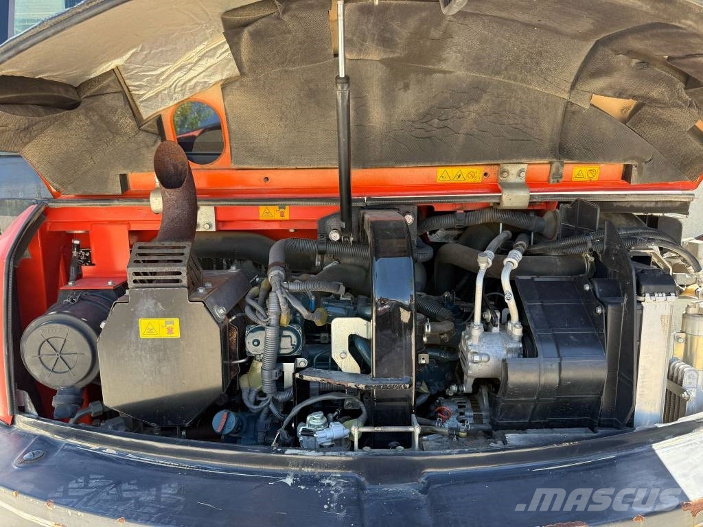 Kubota KX 080-4 中型挖掘机