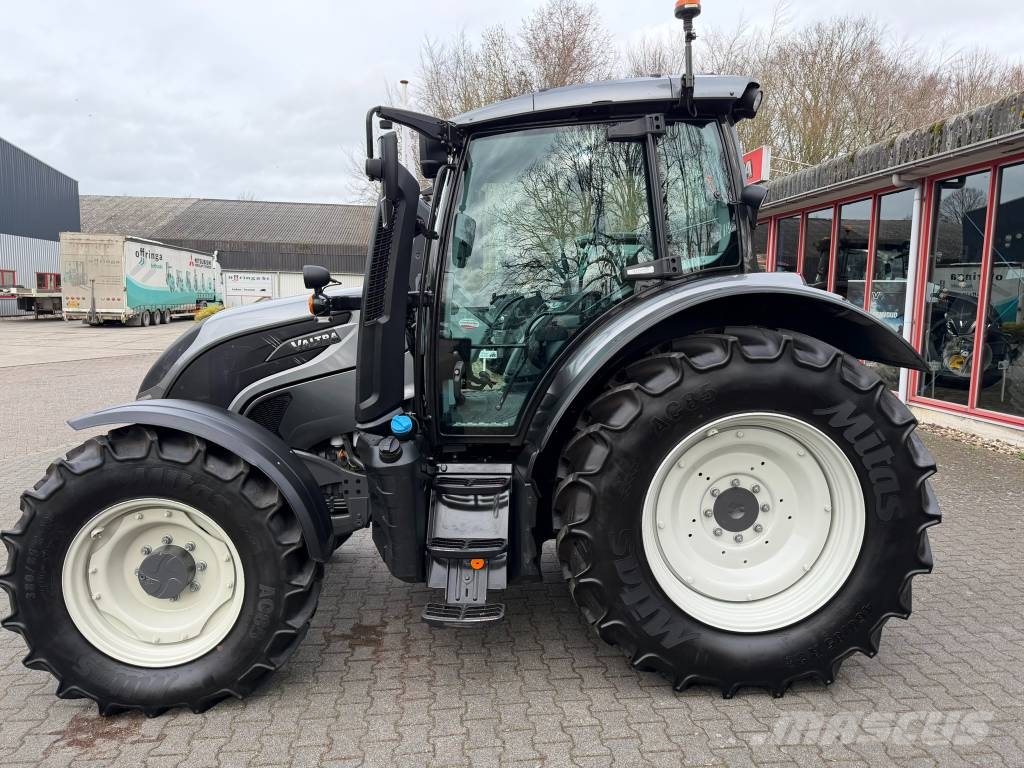 Valtra N 135 H Tractors