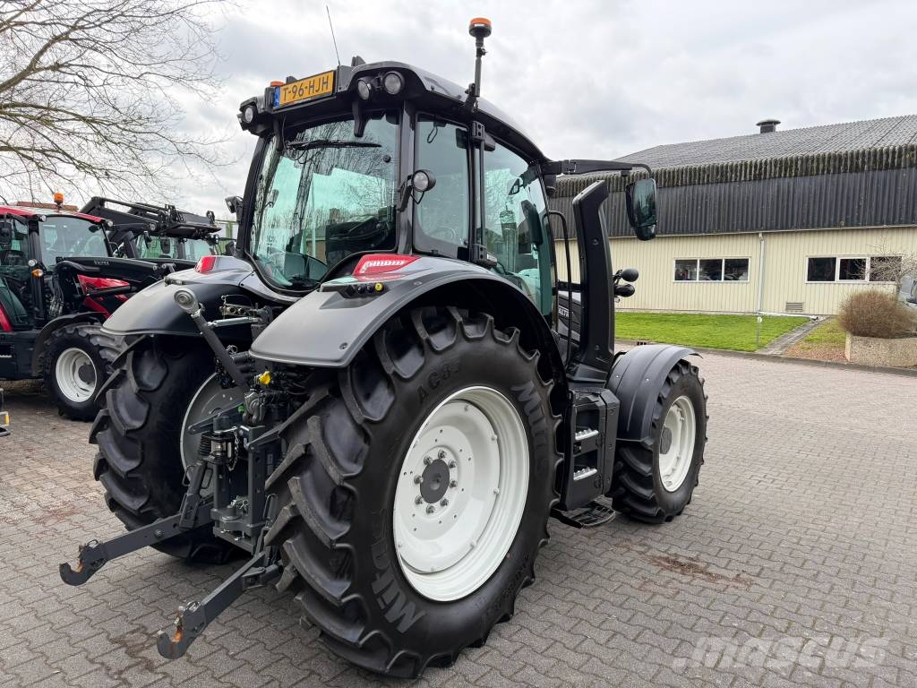 Valtra N 135 H Tractors