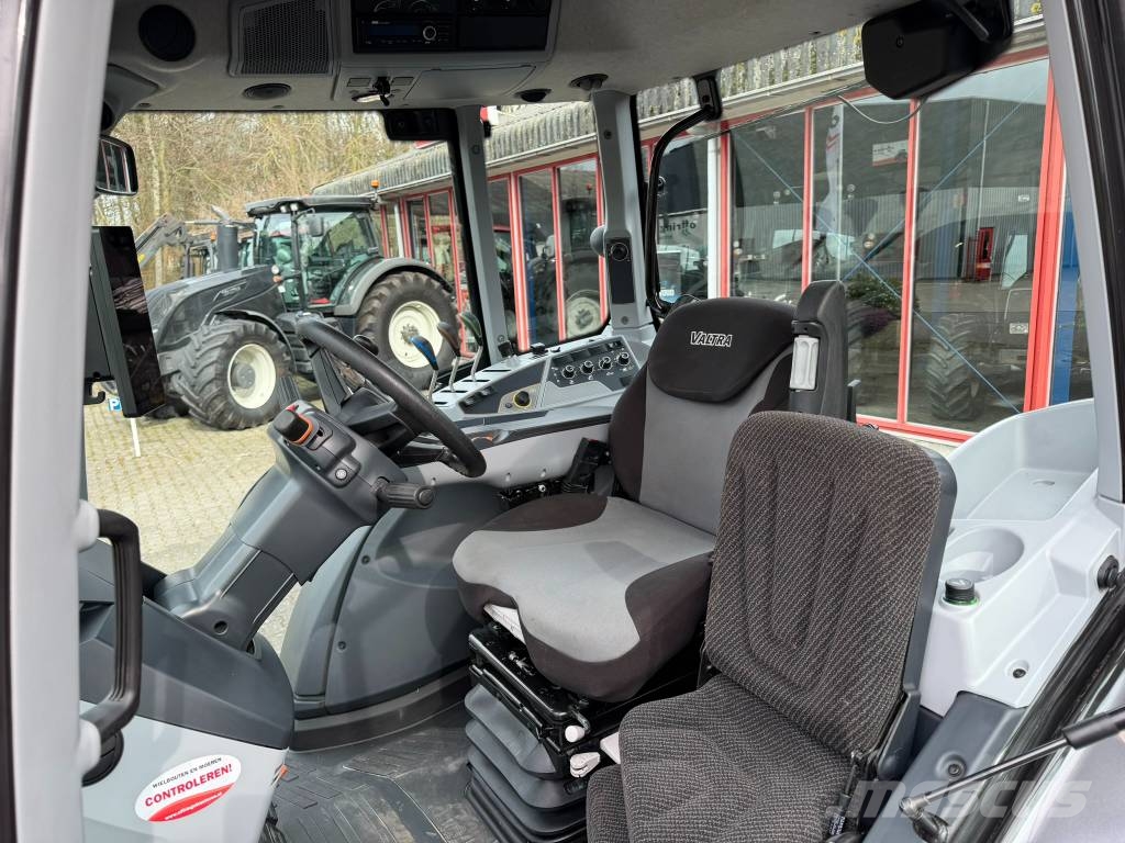 Valtra N 135 H Tractors