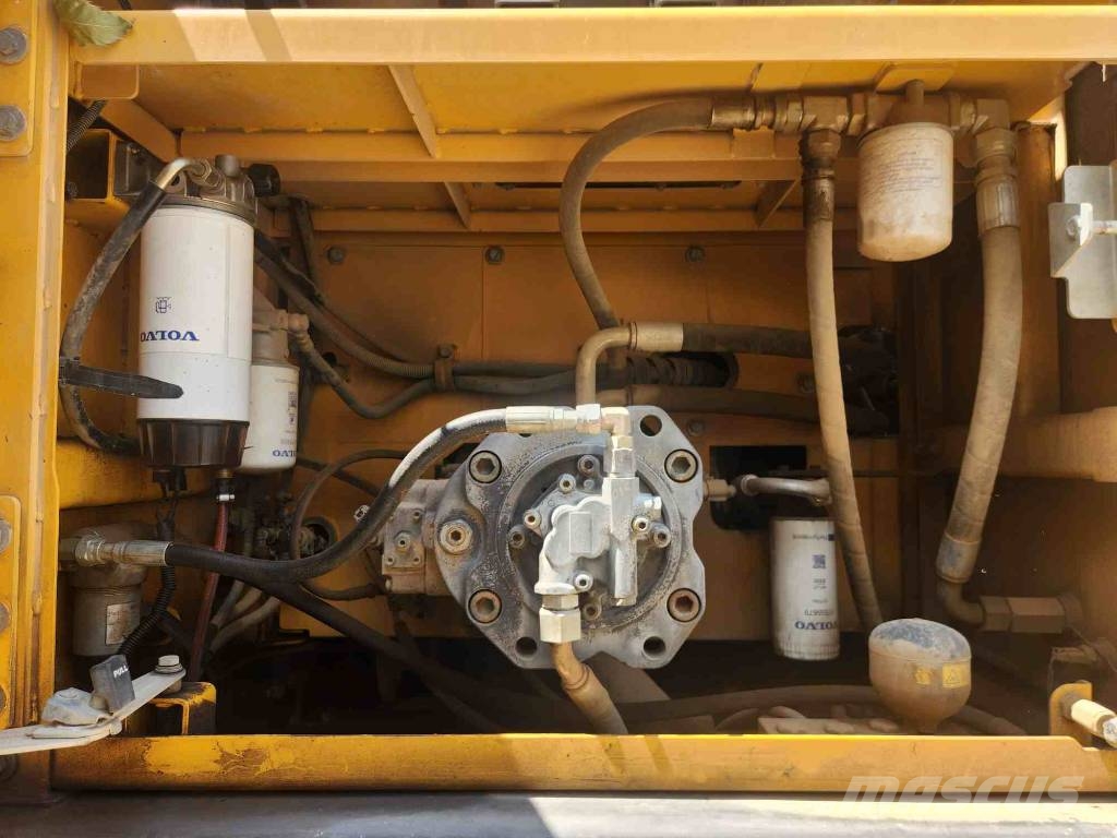 Volvo EC 300 E Bageri guseničari