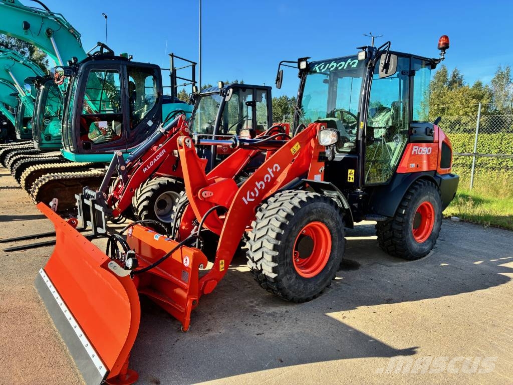 Kubota R 090 Iekrāvēji uz riteņiem