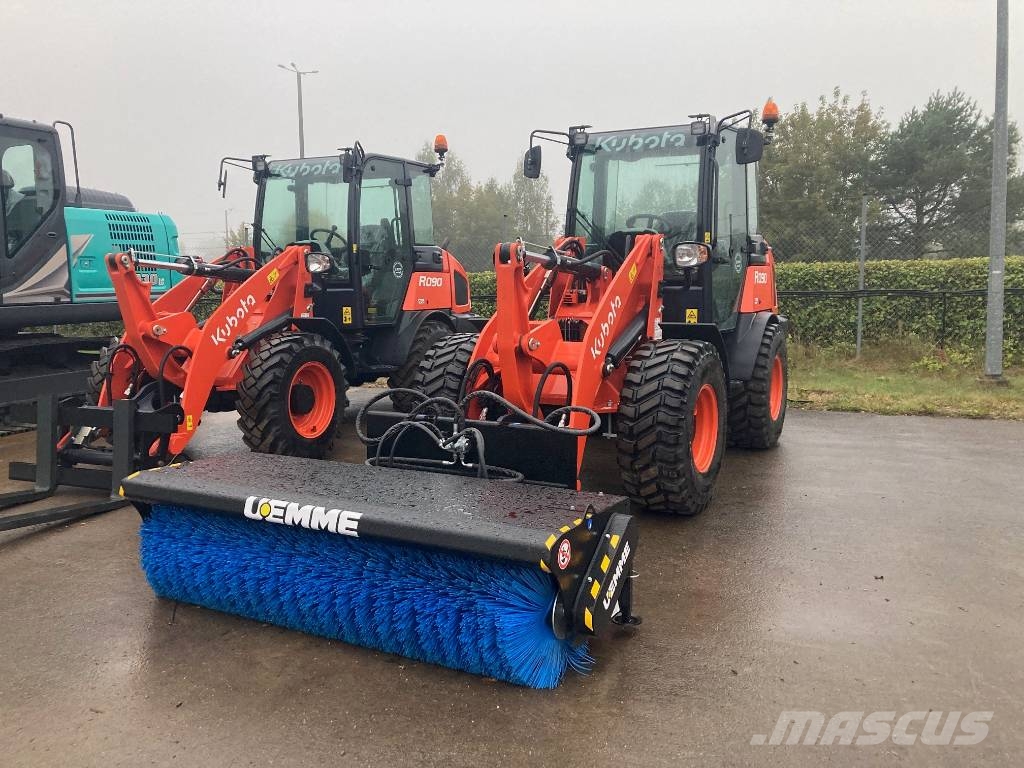 Kubota R 090 Iekrāvēji uz riteņiem
