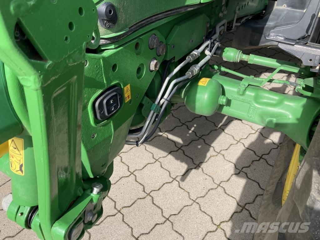 John Deere 6R215 Traktorid