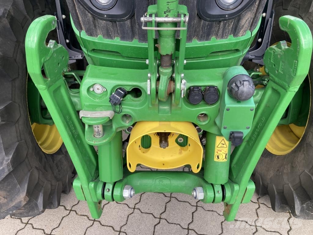 John Deere 6R215 Traktorid