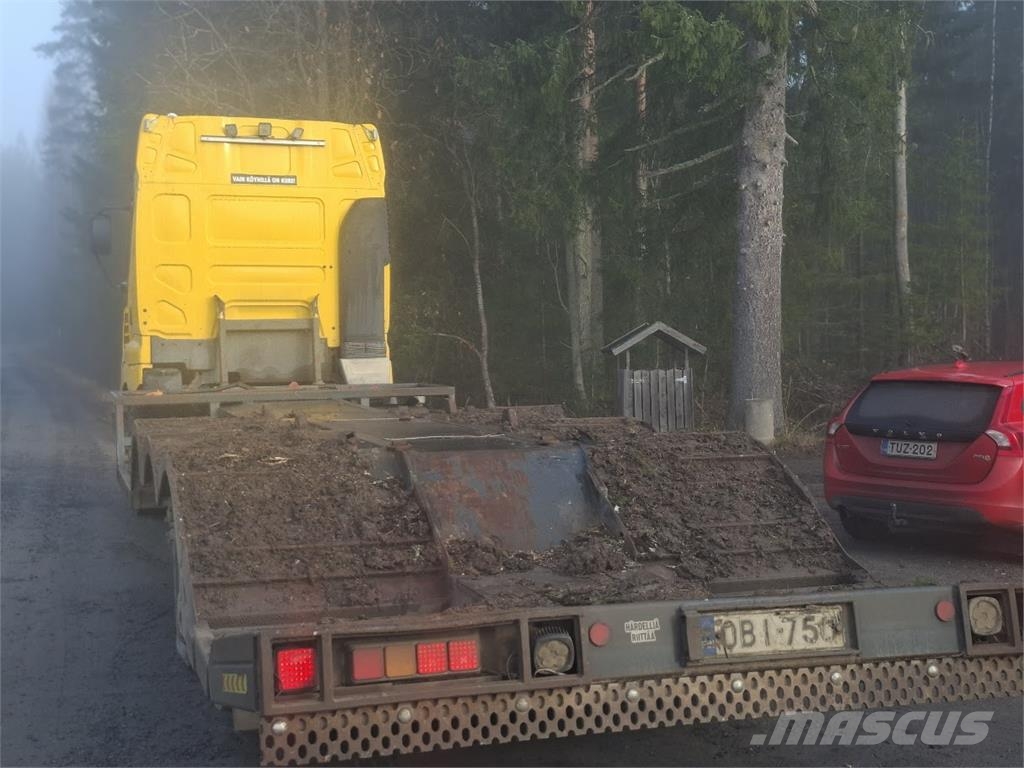 Sisu E 12 440 Kamioni za prijevoz šumskih strojeva