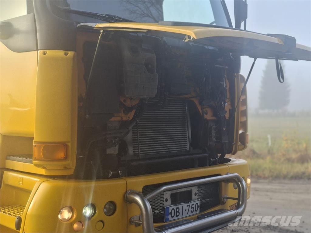 Sisu E 12 440 Kamioni za prijevoz šumskih strojeva