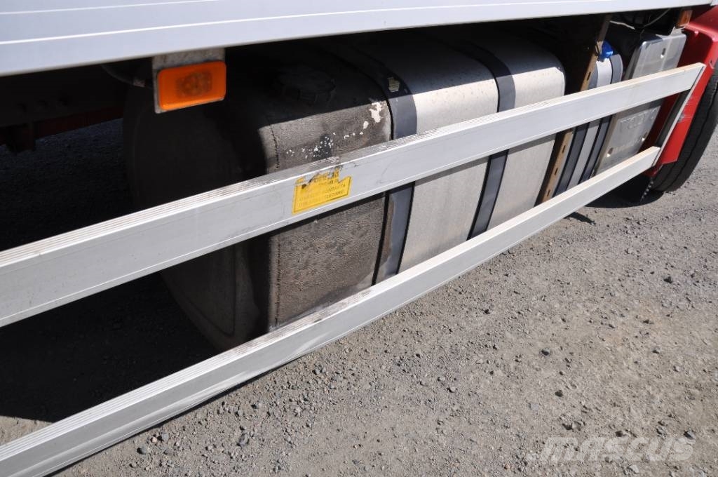 Volvo FM-340 4*2 Camiões de caixa fechada
