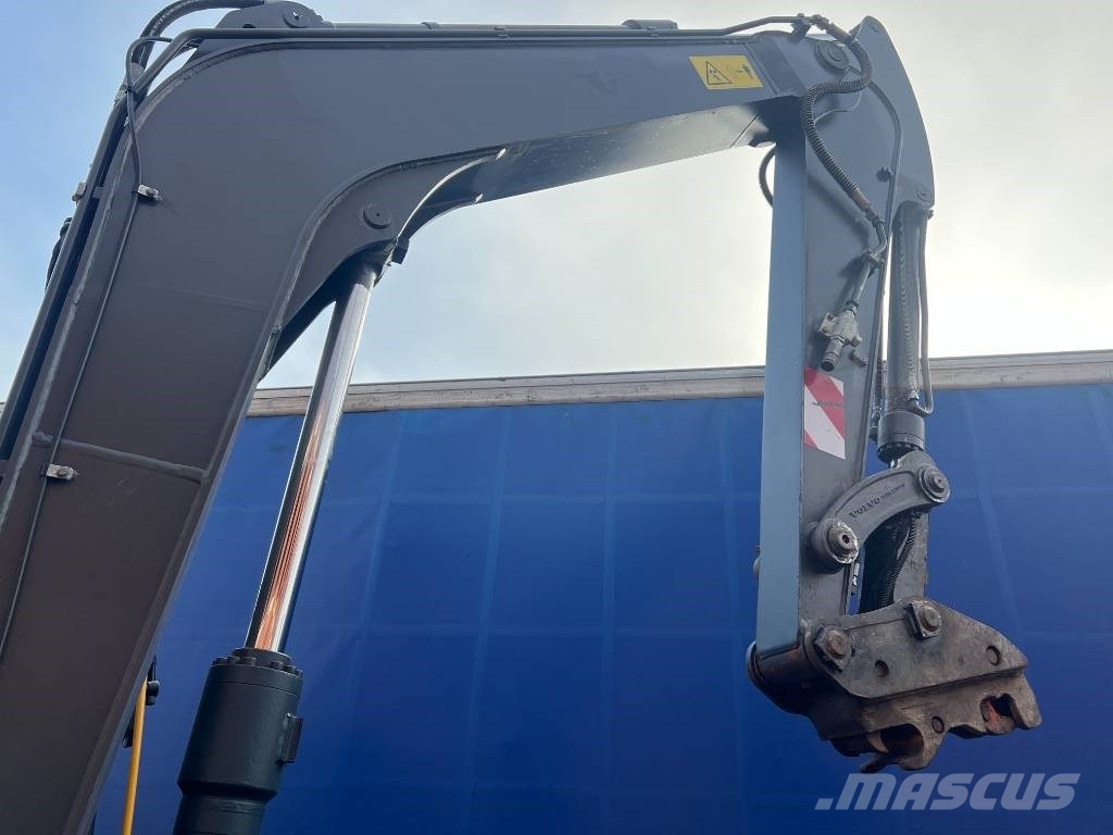 Volvo ECR 88 D Paletli ekskavatörler