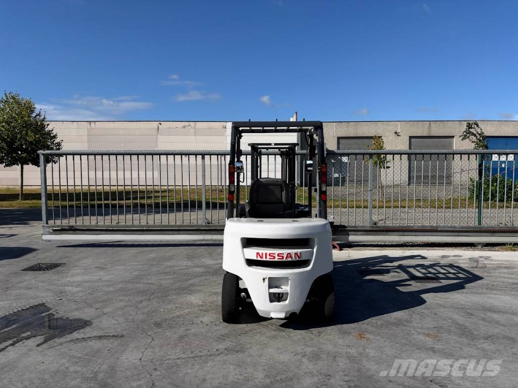 Nissan NY1F2A20 شاحنات الديزل