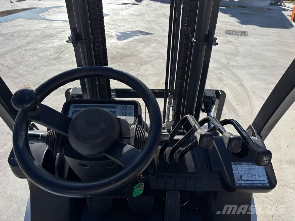 Nissan NY1F2A20 شاحنات الديزل