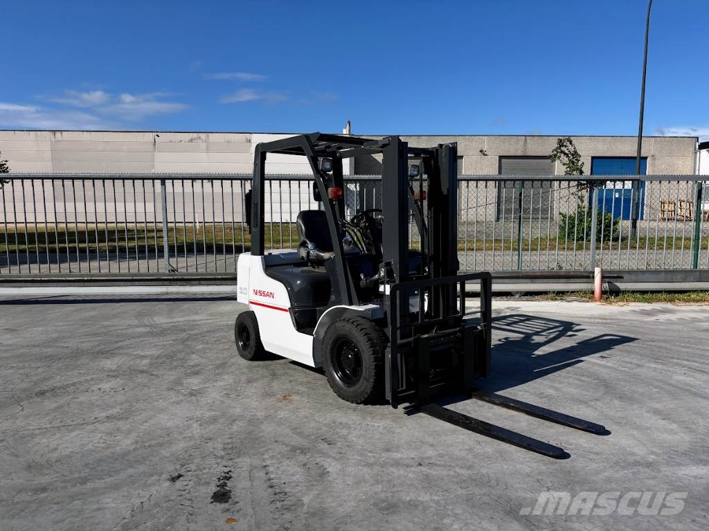 Nissan NY1F2A20 شاحنات الديزل