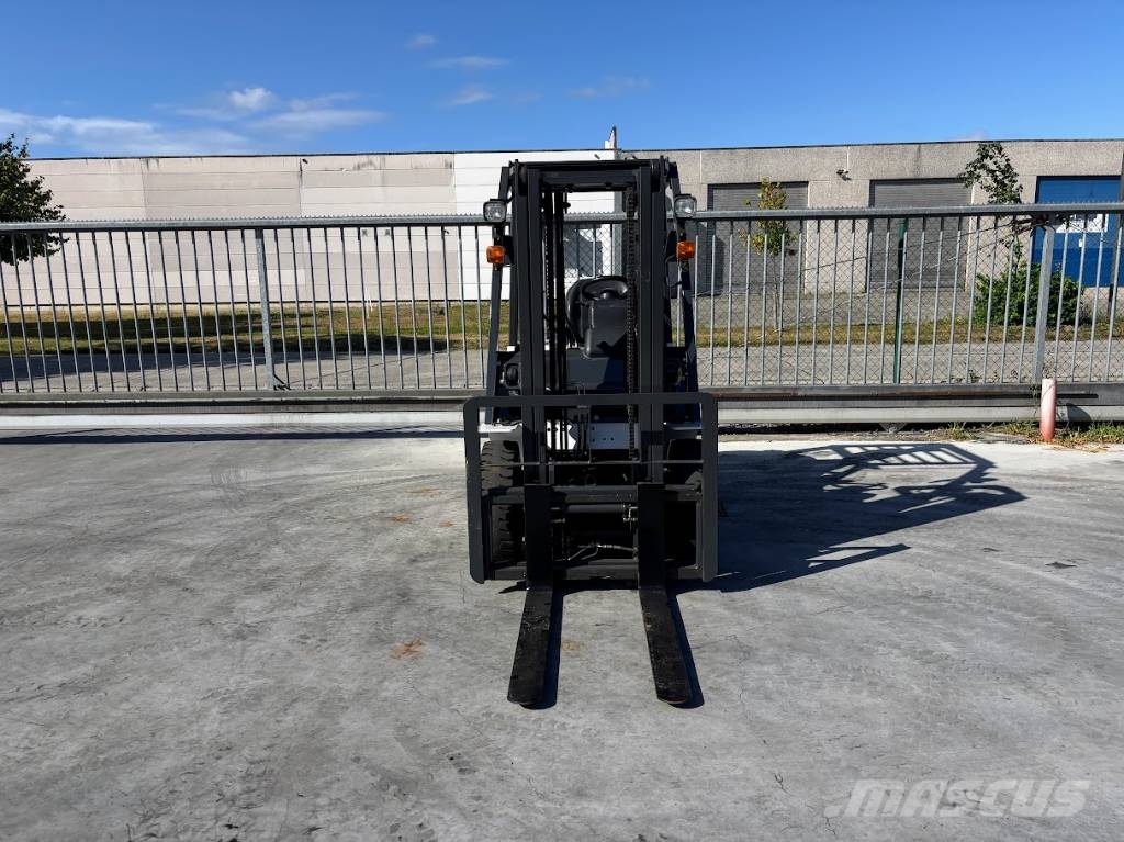 Nissan NY1F2A20 شاحنات الديزل