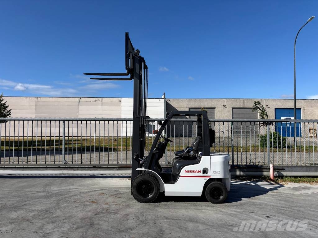Nissan NY1F2A20 شاحنات الديزل