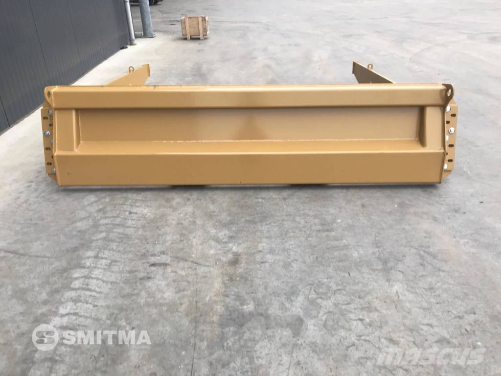 CAT 725 Tailgates