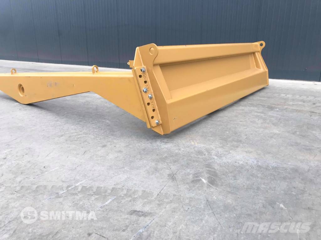 CAT 725 Tailgates